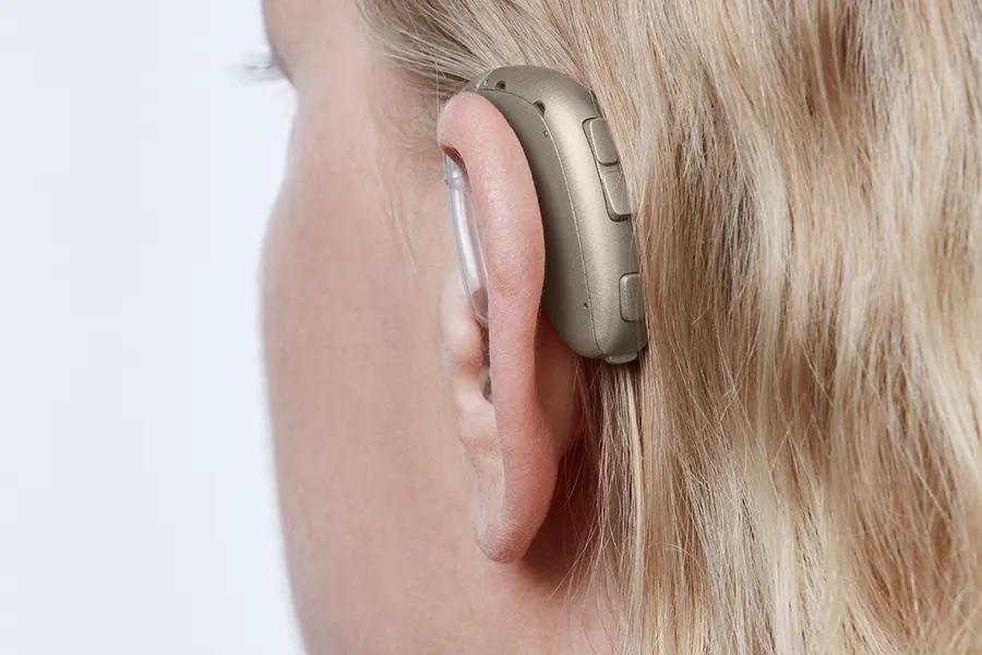 Oticon Xceed BTE SP C090ChromaBeige AngleB45 Close up In On Ear MS 3531 Woman 1200x800px Original file