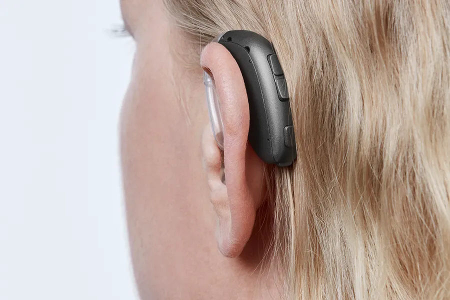 Oticon Xceed BTE SP C092SteelGrey AngleB45 Close up In On Ear MS 3531 Woman 1200x800px Original file