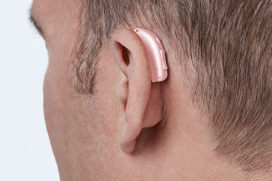 miniRITE T H1 2023 C079HearPink AngleB45 Close up In On Ear MS 6896 Man 1200x800px Original file