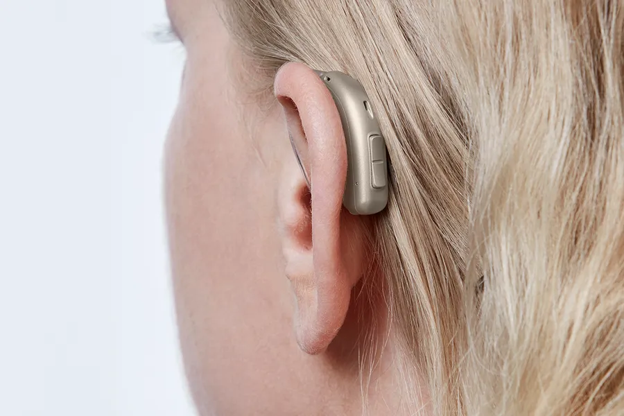 miniRITE T H1 2023 C090ChromaBeige AngleB45 Close up In On Ear MS 6662 Woman 1200x800px Original file