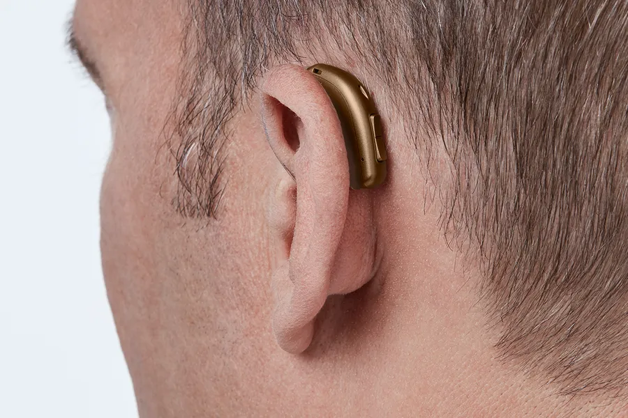 miniRITE T H1 2023 C093ChestnutBrown AngleB45 Close up In On Ear MS 6896 Man 1200x800px Original file