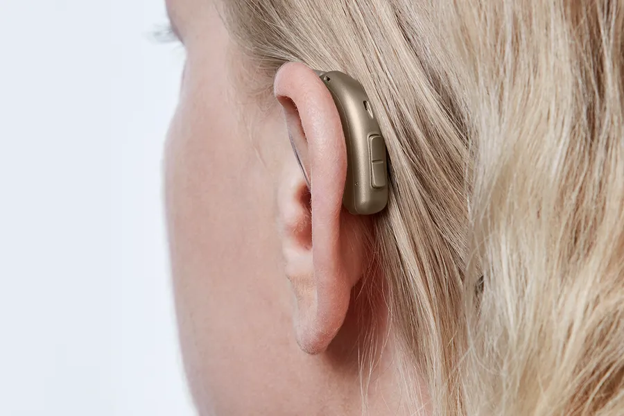 miniRITE T H1 2023 C094Terracotta AngleB45 Close up In On Ear MS 6662 Woman 1200x800px Original file